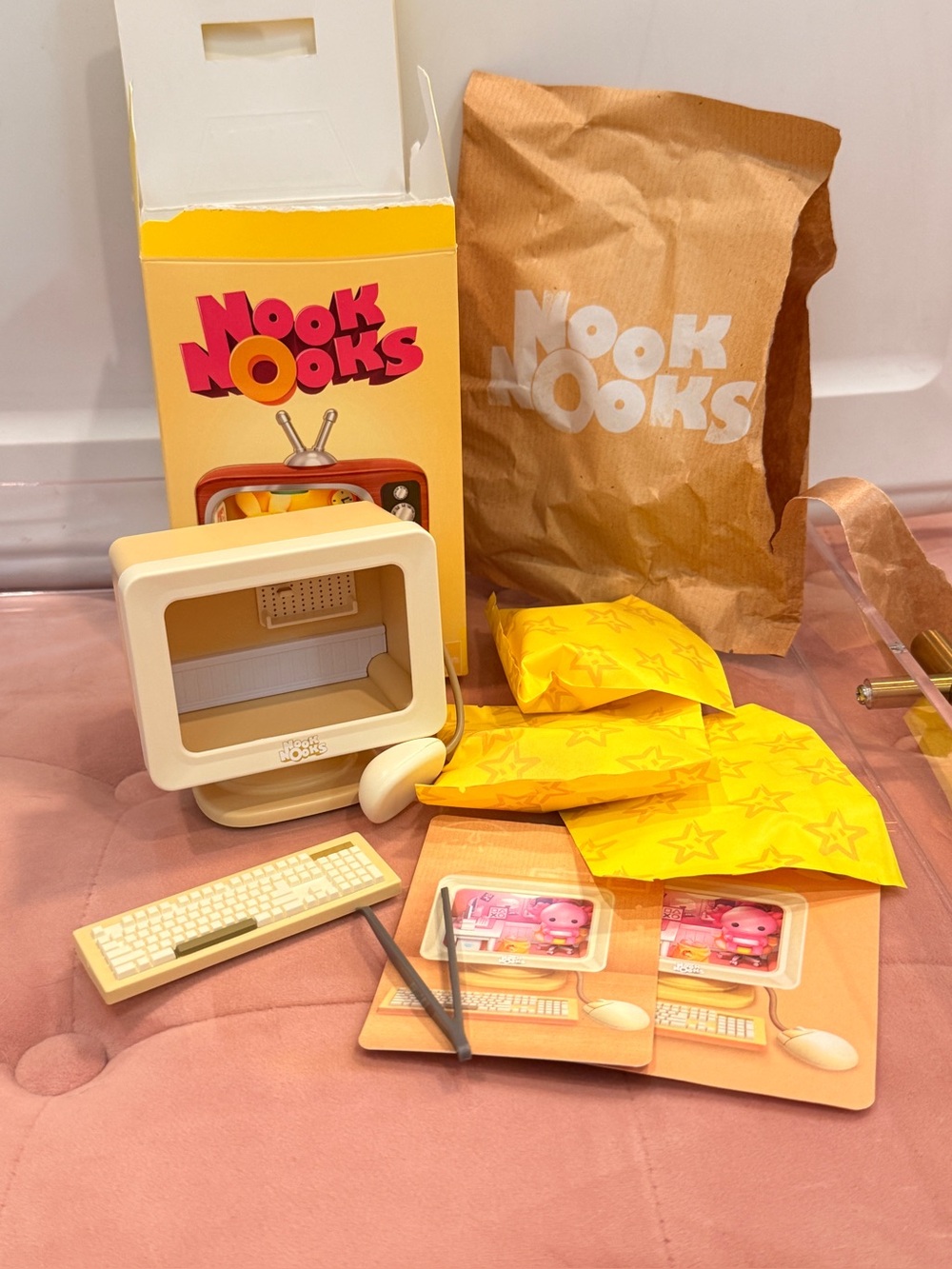 Starbox Nook Nooks Series Blind Box - Axolotl in Computer